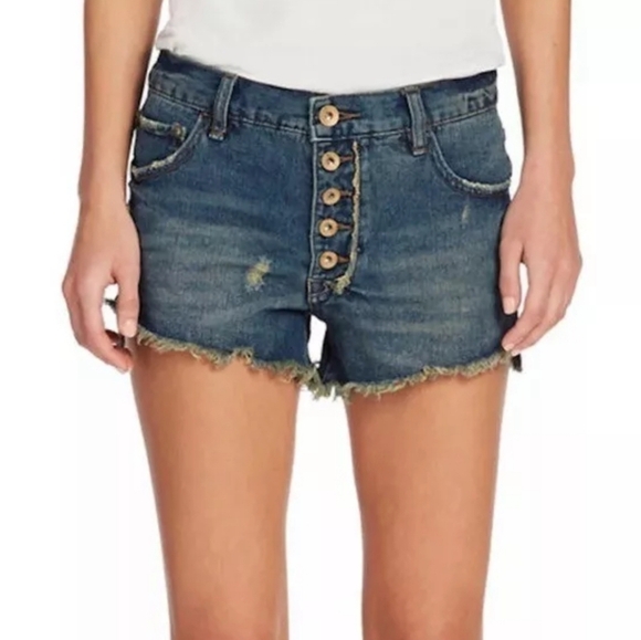 🌸 Free People | Jillian Runway Distressed Denim Shorts, size‎ 25 - Picture 1 of 11